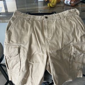 Brooks Brothers size 36 tan cargo shorts excellent condition